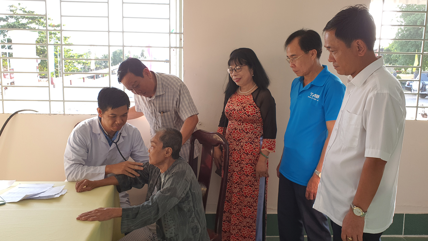 Khám bệnh miễn phí cho các gia đình chính sách, bệnh nhân nghèo